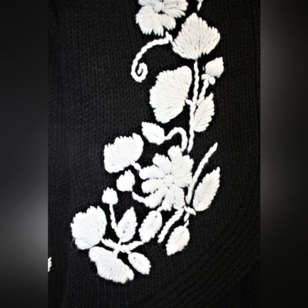 Moda International Black & White Embroidery Cardigan Sweater Size XS - Picture 4 of 5